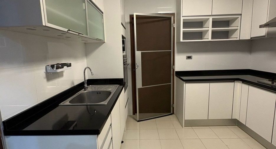 For rent 2 bedrooms apartment in Sathon, Bangkok