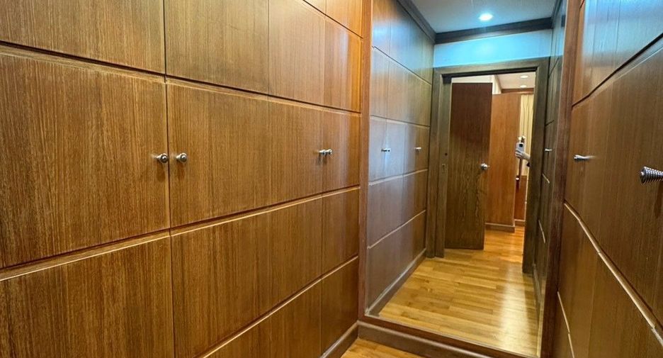 For rent 2 bedrooms apartment in Sathon, Bangkok