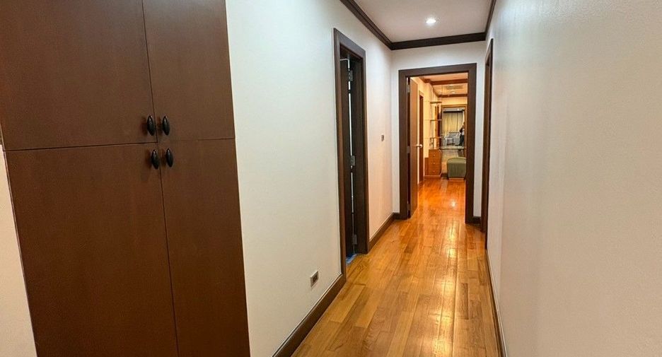 For rent 2 bedrooms apartment in Sathon, Bangkok