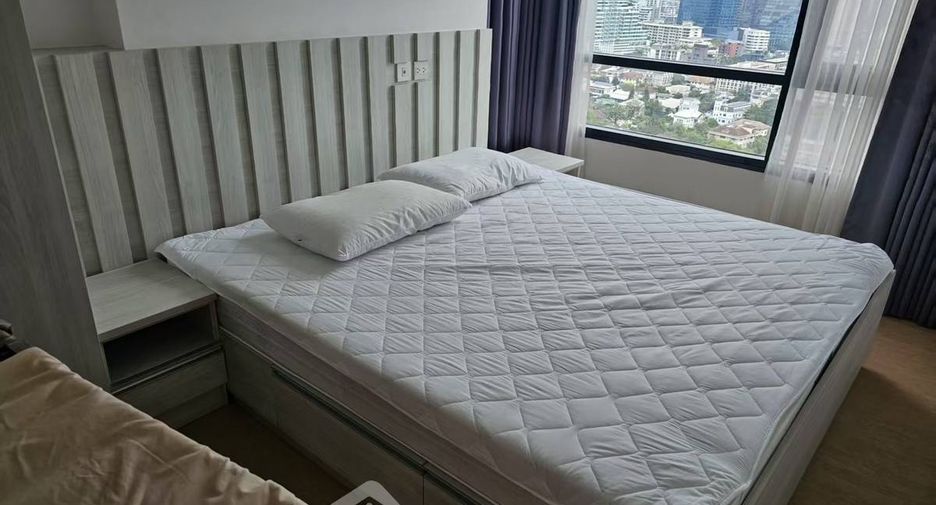 For rent 2 bedrooms condo in Watthana, Bangkok