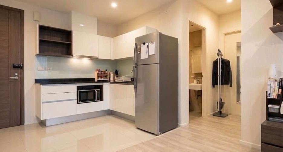 For rent 2 bedrooms condo in Huai Khwang, Bangkok
