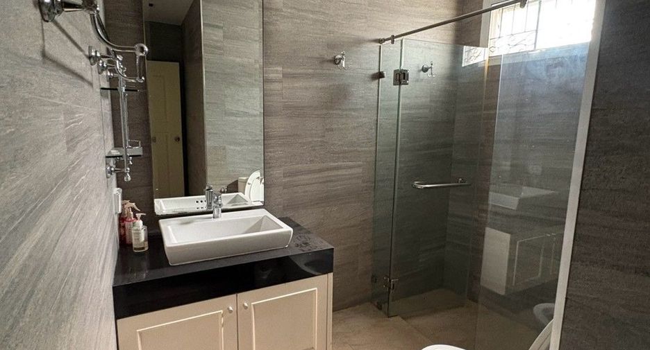 Haus zur Miete mit 4 Zimmer in Chom Thong, Bangkok