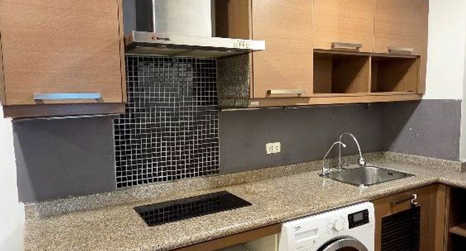 For sale 1 bed condo in Khlong Toei, Bangkok