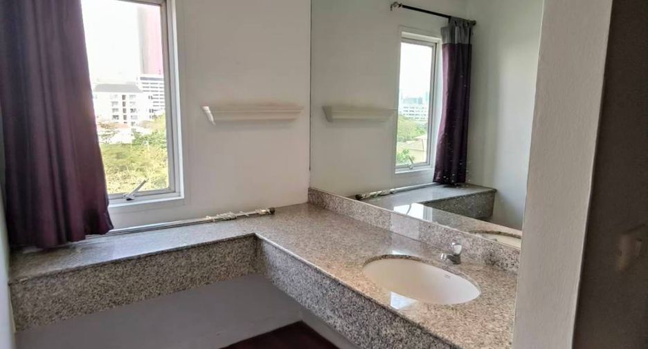 For sale 2 bedrooms condo in Phaya Thai, Bangkok