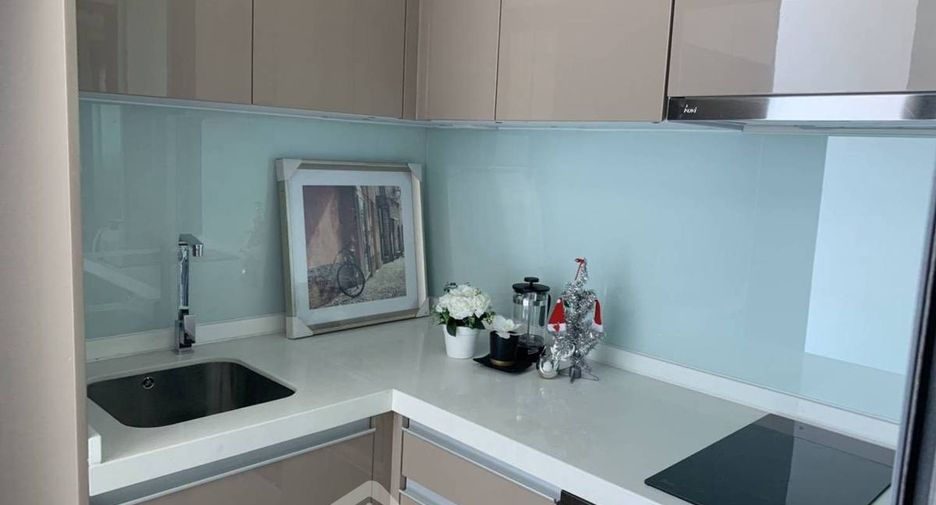 Продажа 2 спальни кондо в Пхра Кханонг, Бангкок