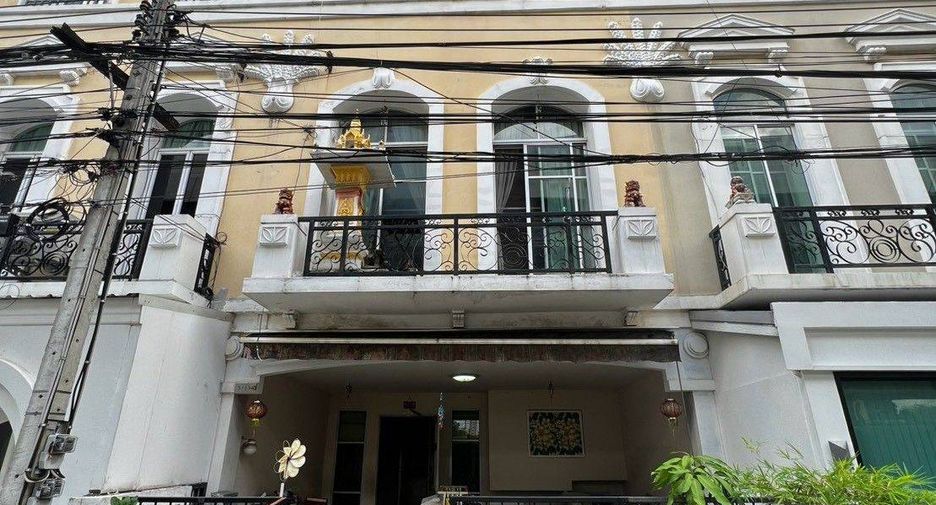 À vendre 5 chambres maison de ville à Chatuchak, Bangkok