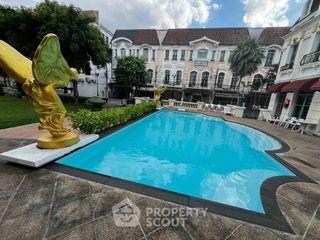 Casa adosada en venta de 5 habitaciones en Chatuchak, Bangkok