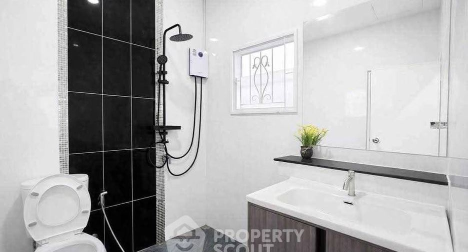 For sale 4 bedrooms house in Bang Lamung, Chonburi