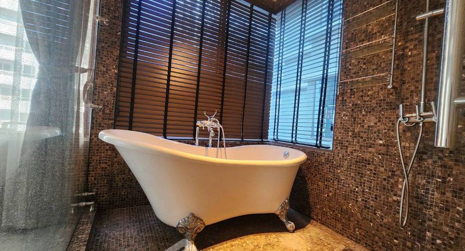 For sale 2 bedrooms condo in Khlong Toei, Bangkok