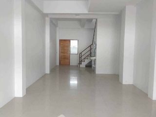 Продажа 3 спальни таунхаус в Mueang Chon Buri, Чонбури