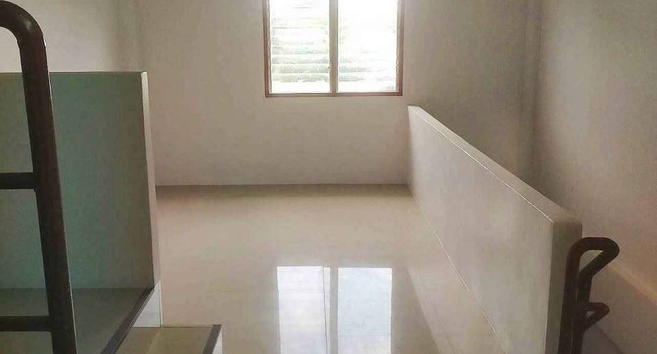 Продажа 3 спальни таунхаус в Mueang Chon Buri, Чонбури