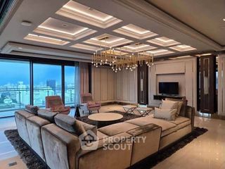 Condo en alquiler y en venta de 4 habitaciones en Pathum Wan, Bangkok