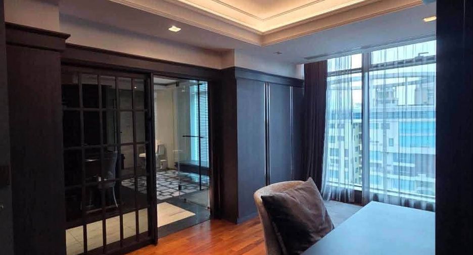 Condo en alquiler y en venta de 4 habitaciones en Pathum Wan, Bangkok
