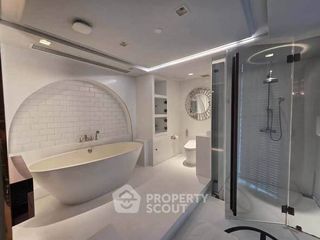 Condo en alquiler y en venta de 4 habitaciones en Pathum Wan, Bangkok