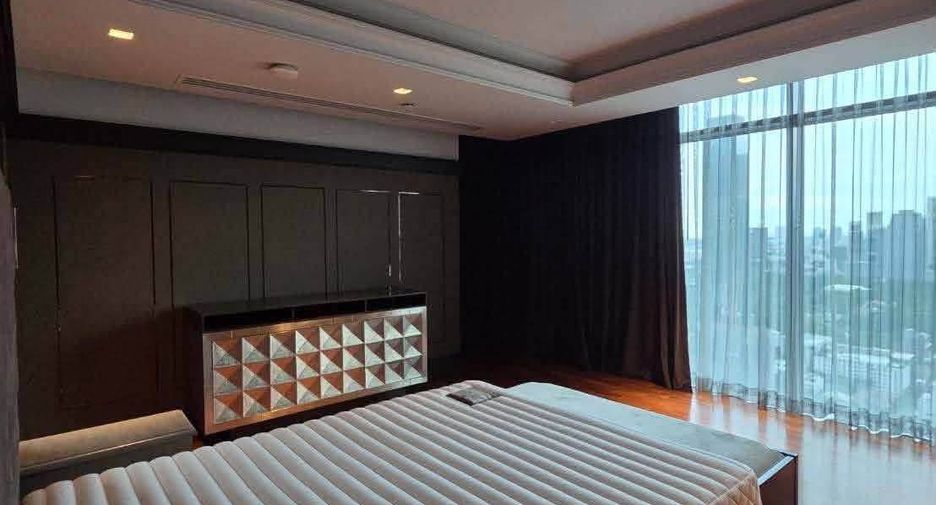 Condo en alquiler y en venta de 4 habitaciones en Pathum Wan, Bangkok
