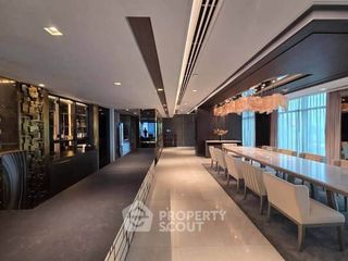 Condo en alquiler y en venta de 4 habitaciones en Pathum Wan, Bangkok