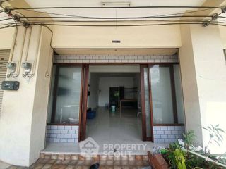 Продажа 3 спальни таунхаус в Mueang Chon Buri, Чонбури