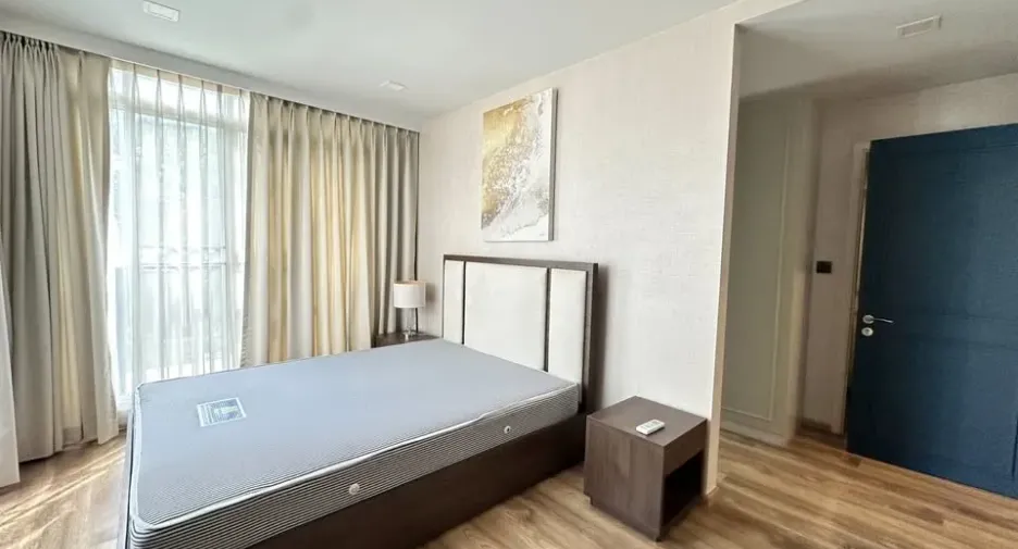 For rent 2 bedrooms condo in Yan Nawa, Bangkok