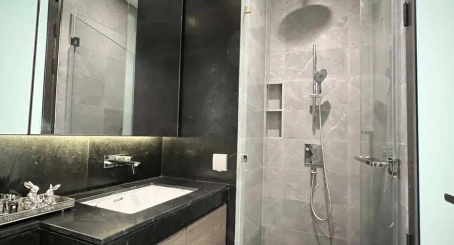 For sale 2 bedrooms condo in Pathum Wan, Bangkok