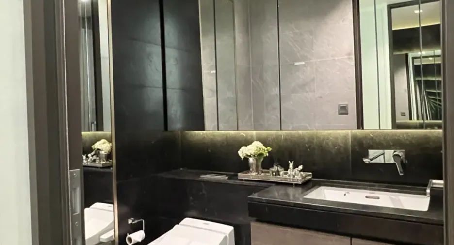 For sale 2 bedrooms condo in Pathum Wan, Bangkok