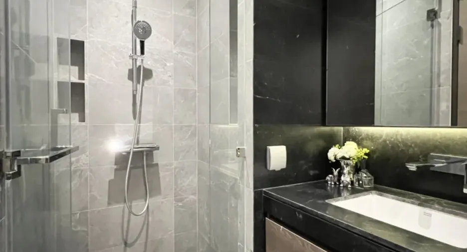 For sale 2 bedrooms condo in Pathum Wan, Bangkok
