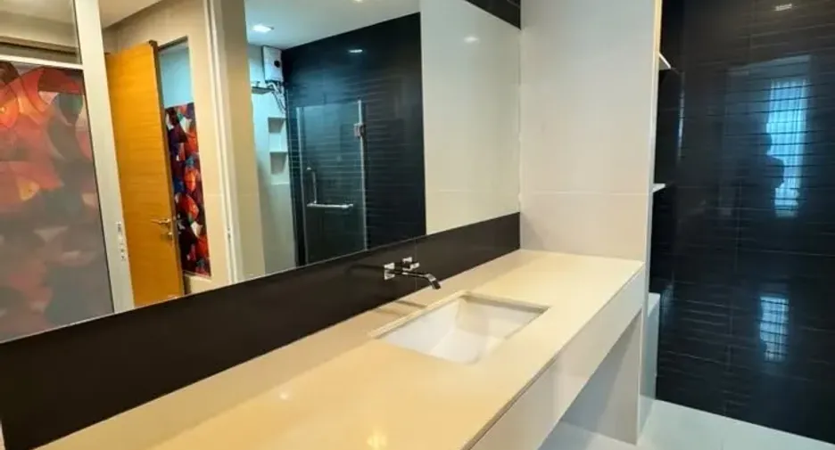 For rent 1 bed condo in Huai Khwang, Bangkok