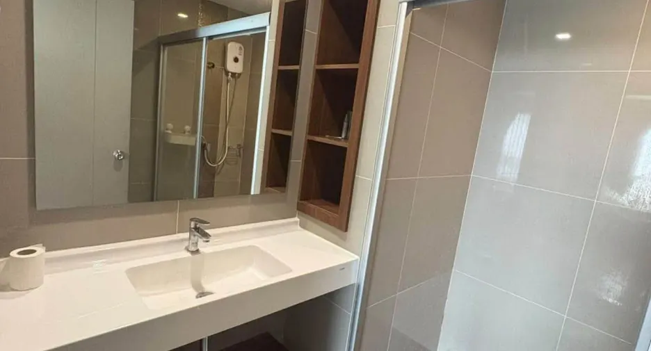 For rent 1 bed condo in Huai Khwang, Bangkok