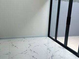 Casa adosada en alquiler de 3 habitaciones en Mueang Samut Prakan, Samut Prakan