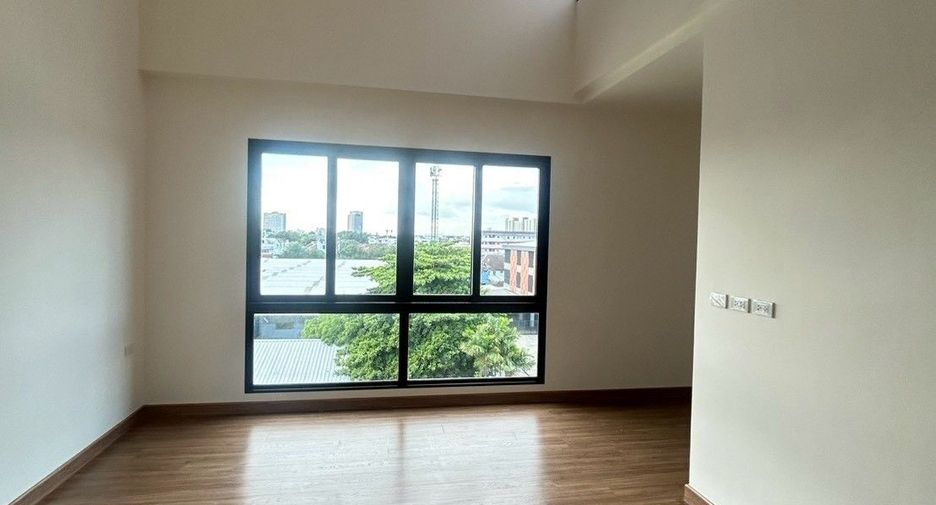 Casa adosada en alquiler de 3 habitaciones en Mueang Samut Prakan, Samut Prakan