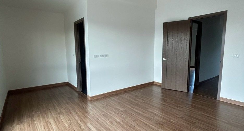 Casa adosada en alquiler de 3 habitaciones en Mueang Samut Prakan, Samut Prakan