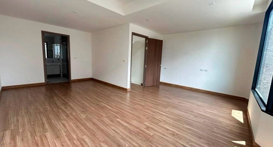 Casa adosada en alquiler de 3 habitaciones en Mueang Samut Prakan, Samut Prakan