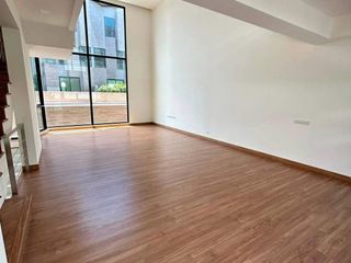 Casa adosada en alquiler de 3 habitaciones en Mueang Samut Prakan, Samut Prakan