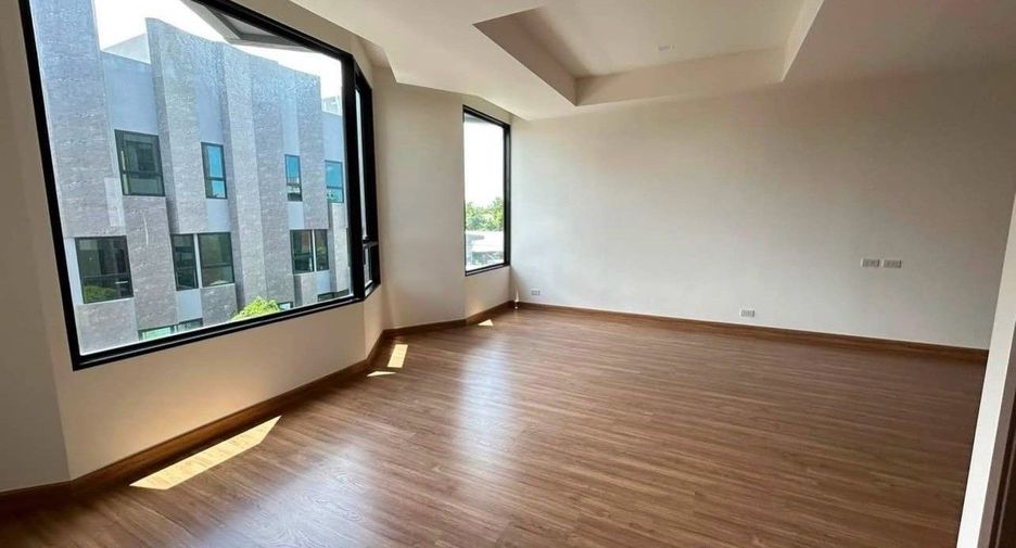 Casa adosada en alquiler de 3 habitaciones en Mueang Samut Prakan, Samut Prakan