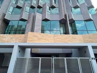 Casa adosada en alquiler de 3 habitaciones en Mueang Samut Prakan, Samut Prakan