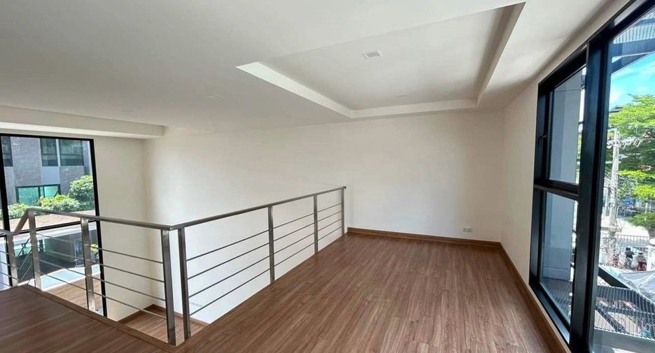 Casa adosada en alquiler de 3 habitaciones en Mueang Samut Prakan, Samut Prakan