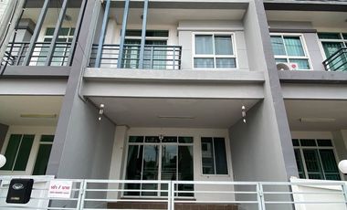 Reihenhaus zum Kauf und zur Miete mit 4 Zimmer in Min Buri, Bangkok