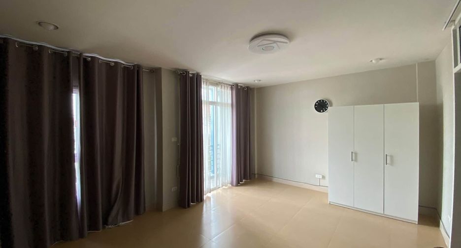 Reihenhaus zum Kauf und zur Miete mit 4 Zimmer in Min Buri, Bangkok