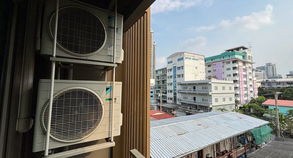For sale 1 bed condo in Huai Khwang, Bangkok