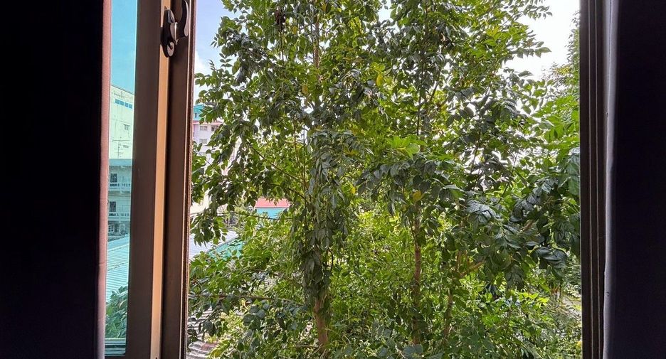 For sale 1 bed condo in Huai Khwang, Bangkok
