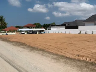 出售 土地 在 Bang Lamung, Chon Buri