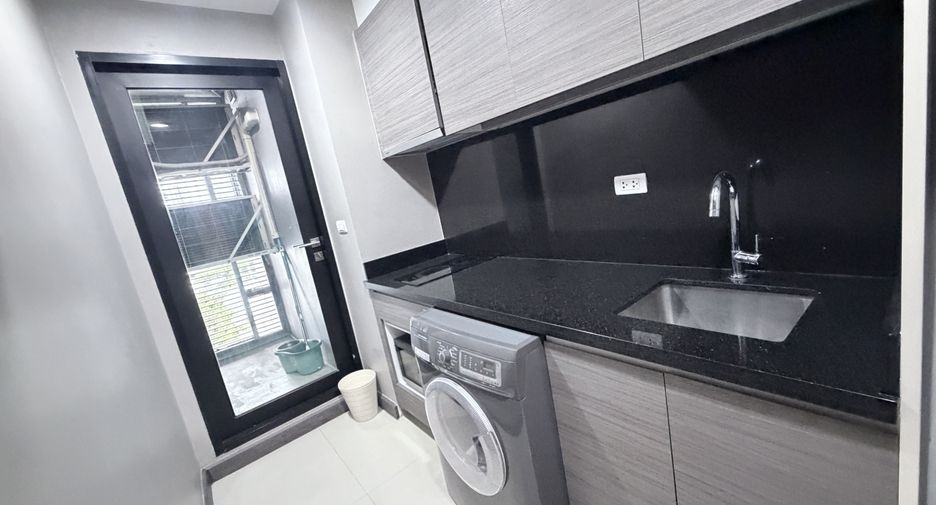 For rent 2 bedrooms condo in Watthana, Bangkok