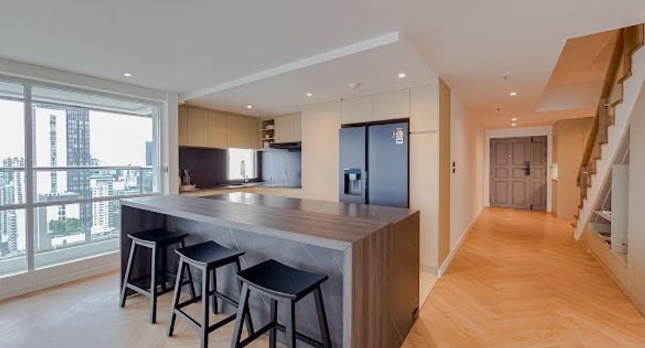 Condo en venta de 4 habitaciones en Watthana, Bangkok