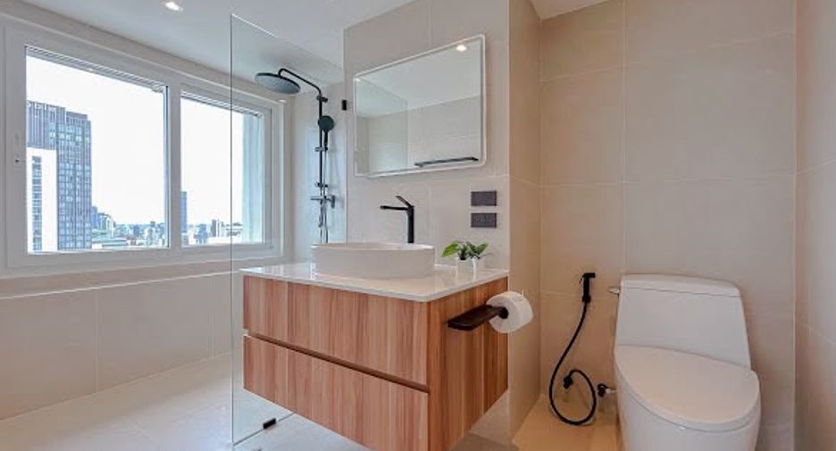 Condo en venta de 4 habitaciones en Watthana, Bangkok
