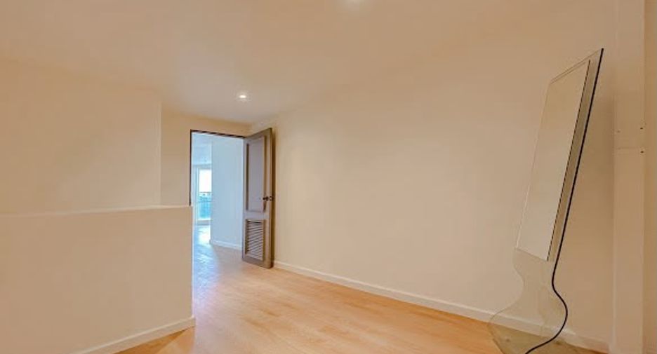 Condo en venta de 4 habitaciones en Watthana, Bangkok