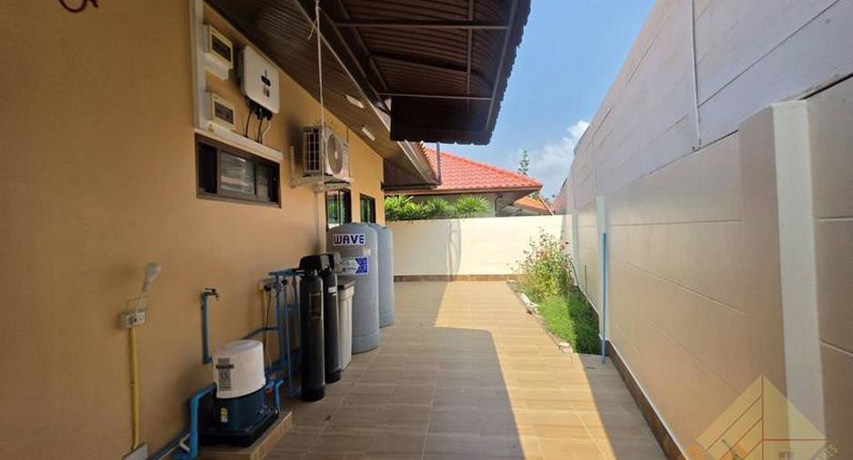 For rent and for sale 4 bedrooms house in Huay Yai, Pattaya