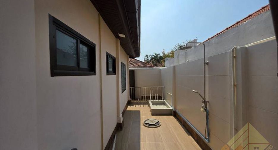 For rent and for sale 4 bedrooms house in Huay Yai, Pattaya