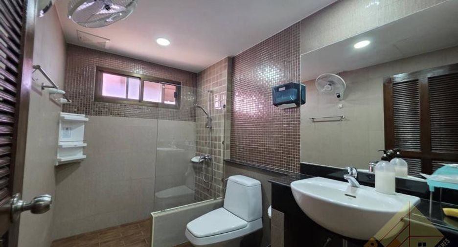 For rent and for sale 4 bedrooms house in Huay Yai, Pattaya