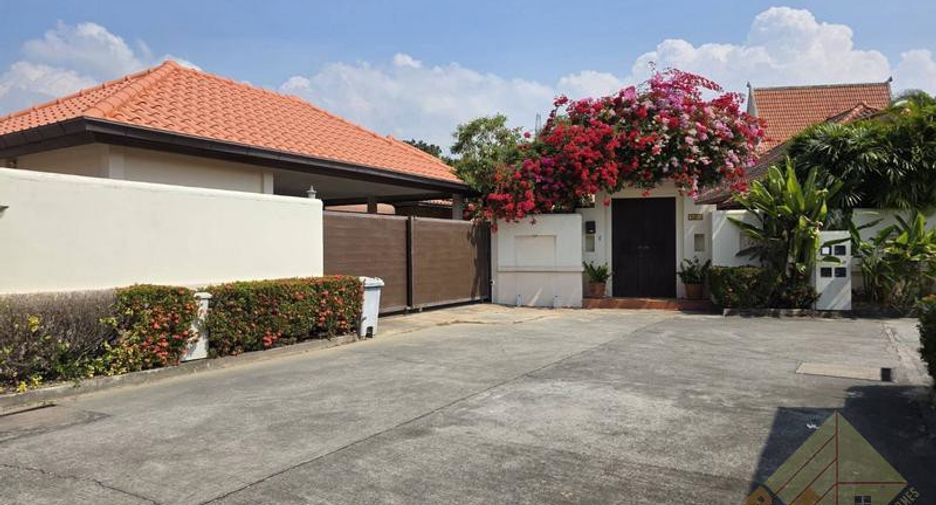 For rent and for sale 4 bedrooms house in Huay Yai, Pattaya