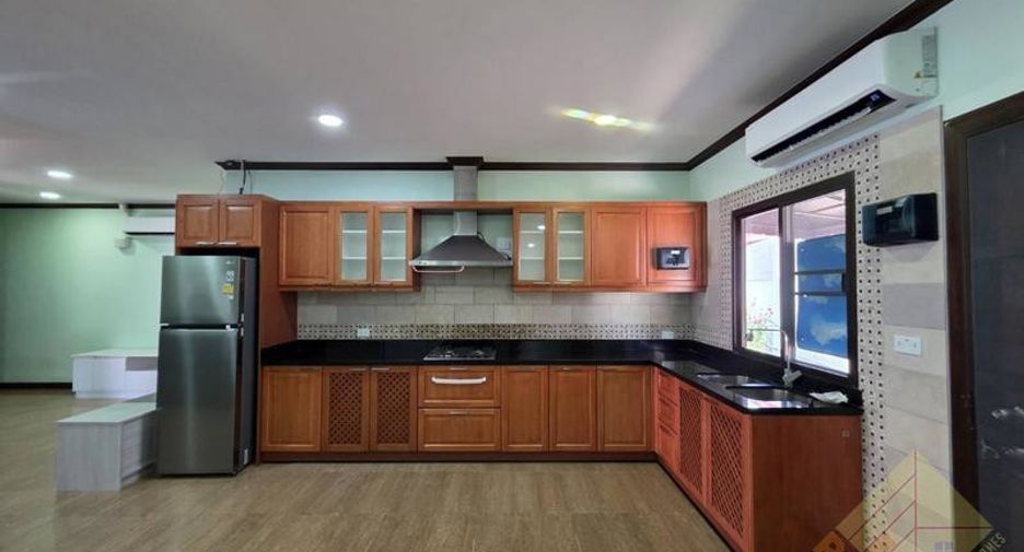 For rent and for sale 4 bedrooms house in Huay Yai, Pattaya