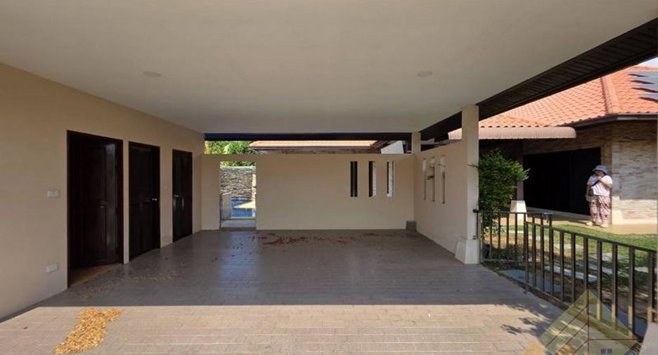 For rent and for sale 4 bedrooms house in Huay Yai, Pattaya